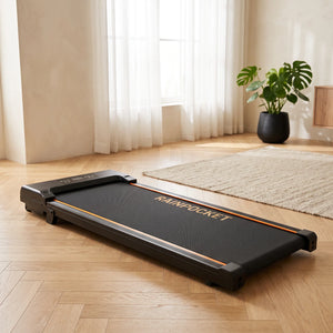 Walking pad utilisé dans un salon
